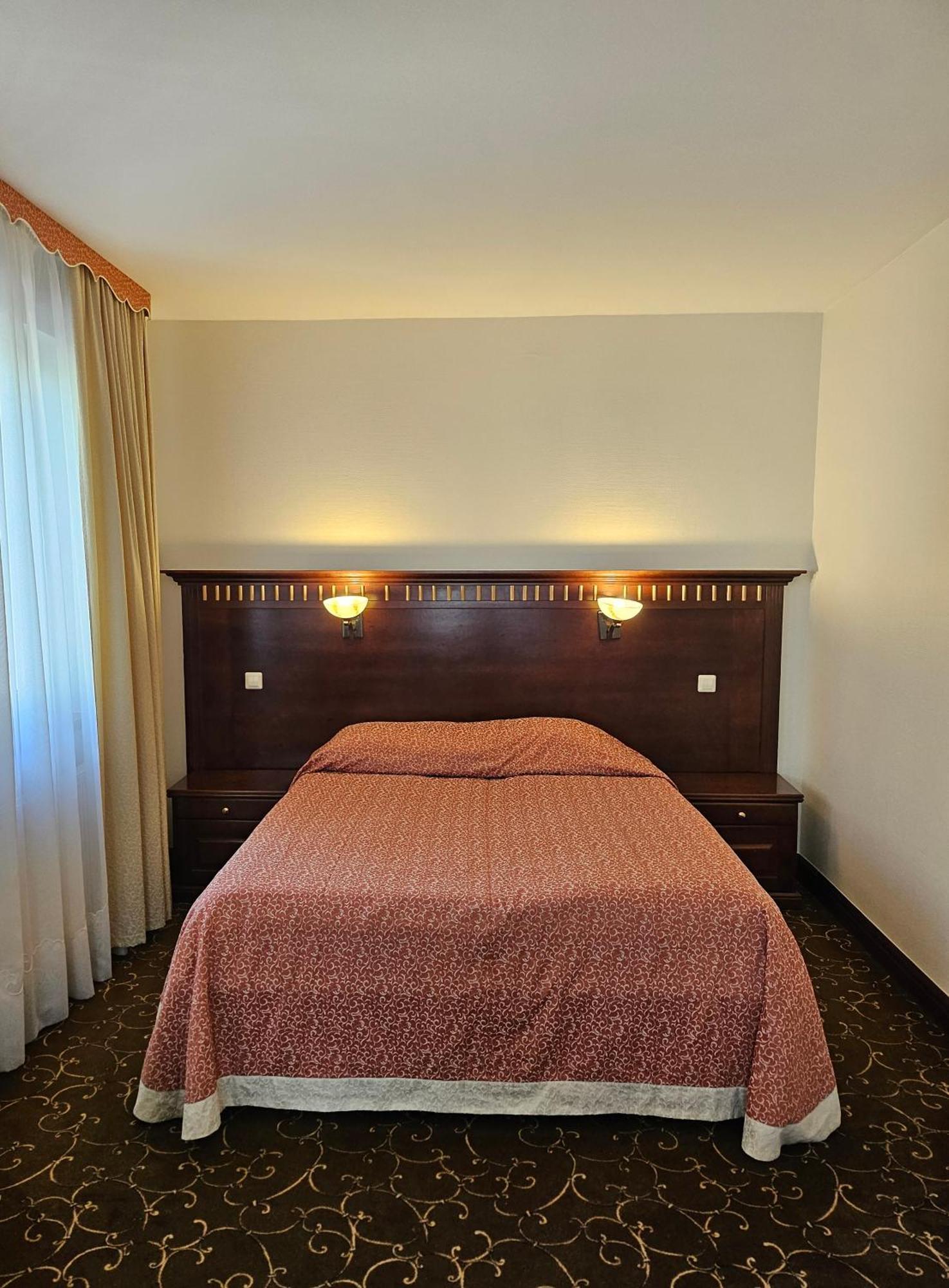 Guest House & Villa Astoma Паланга Екстериор снимка